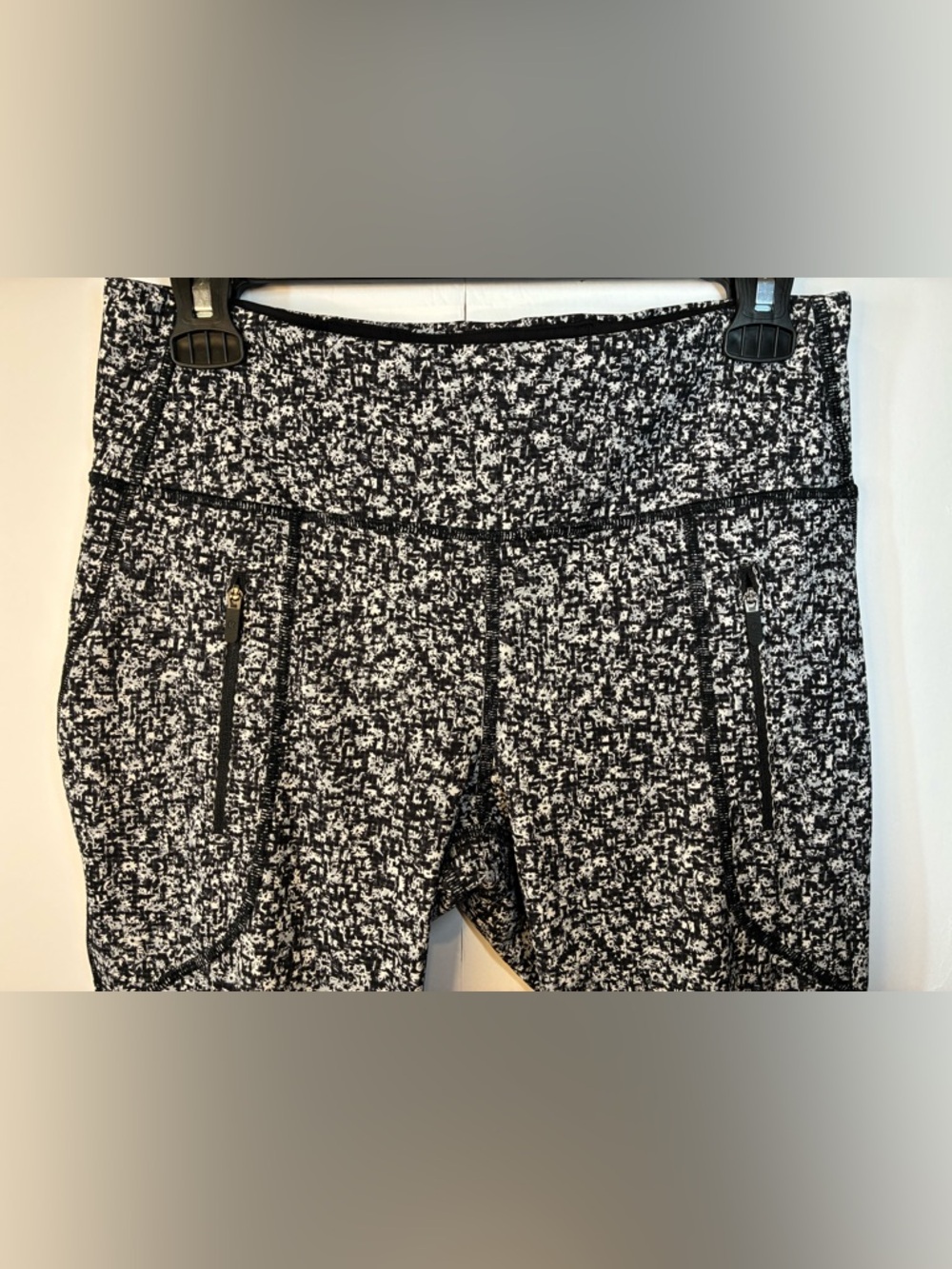 Lululemon Speed Up Style Leggings 8 Blk/Wht Abstract Zip Pocket Running Tights - Picture 2 of 10